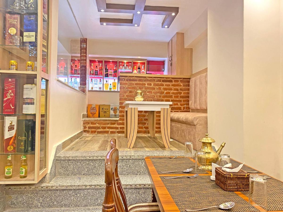 Hotel Airport Gurkha Kathmandu Exteriör bild