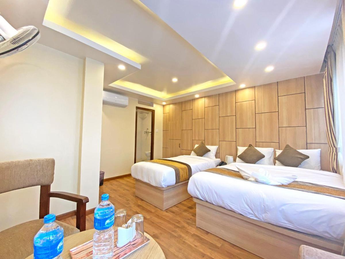 Hotel Airport Gurkha Kathmandu Exteriör bild