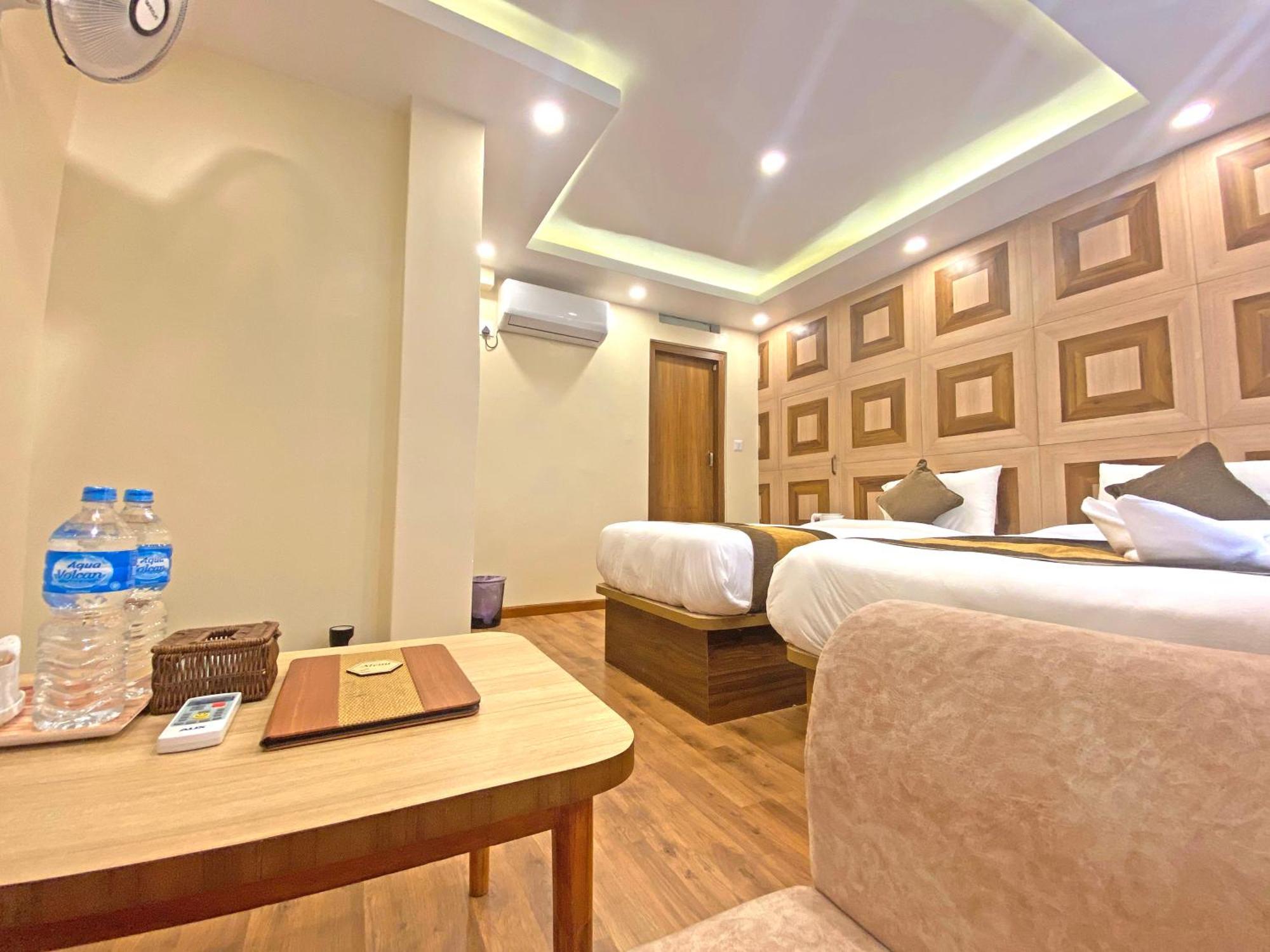 Hotel Airport Gurkha Kathmandu Exteriör bild