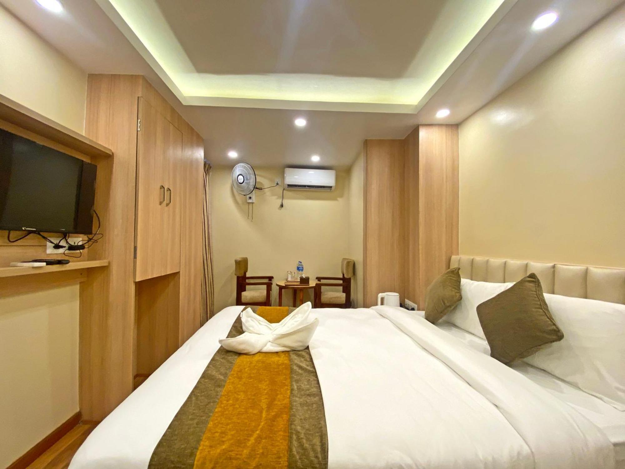 Hotel Airport Gurkha Kathmandu Exteriör bild