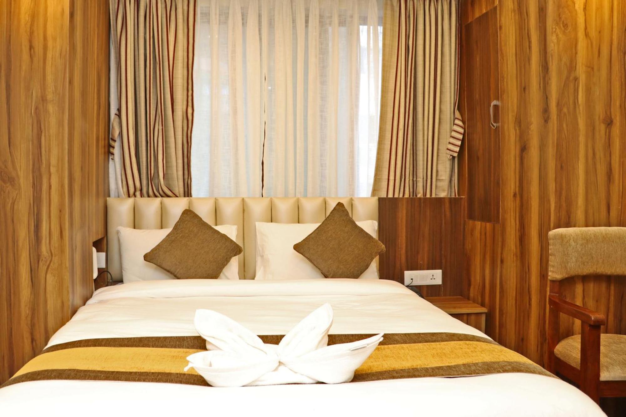 Hotel Airport Gurkha Kathmandu Exteriör bild